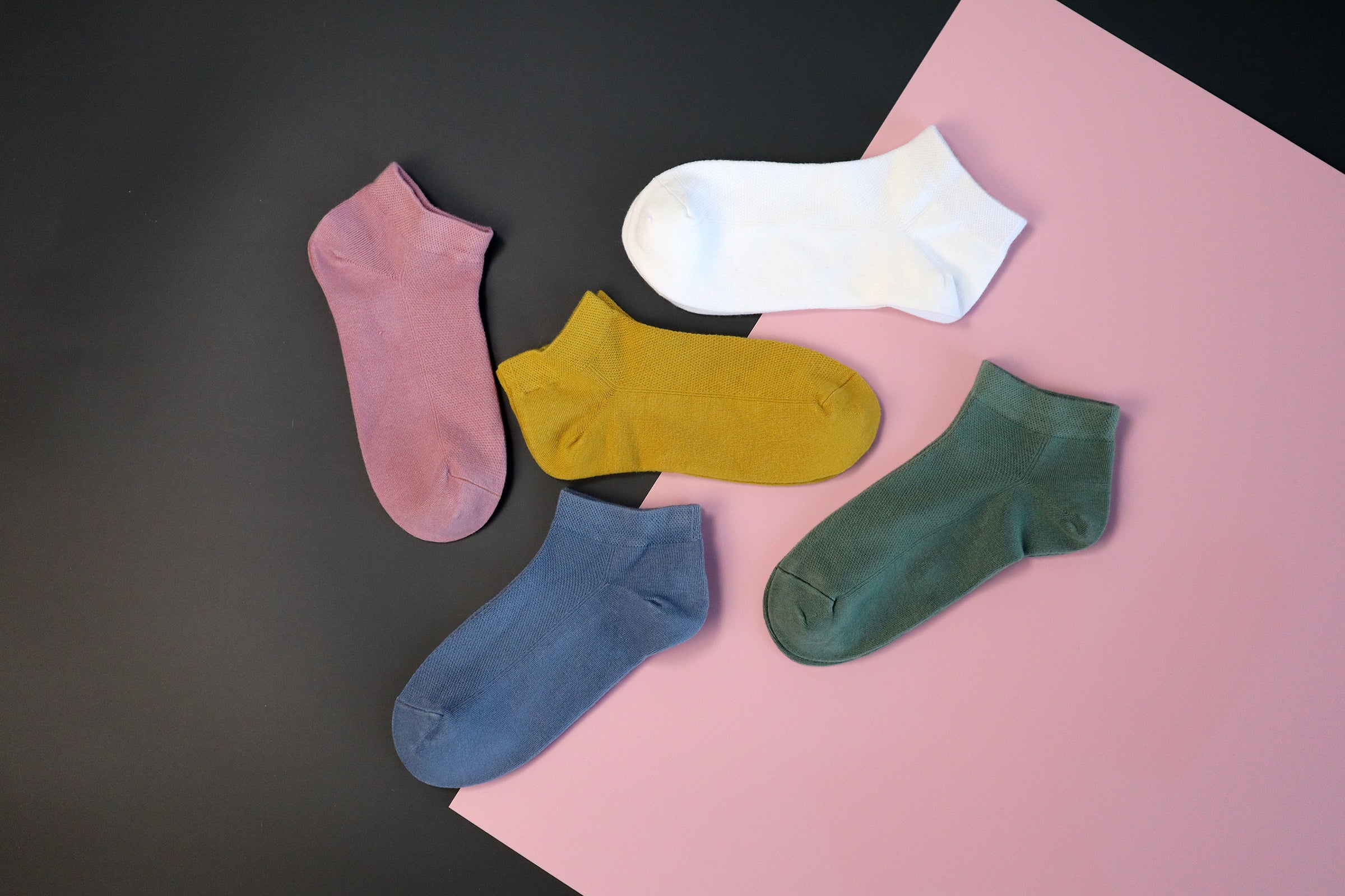 Men's Socks vs. Women's Socks  What Sex Are My Socks? Sock Size Guide -  Cute But Crazy Socks