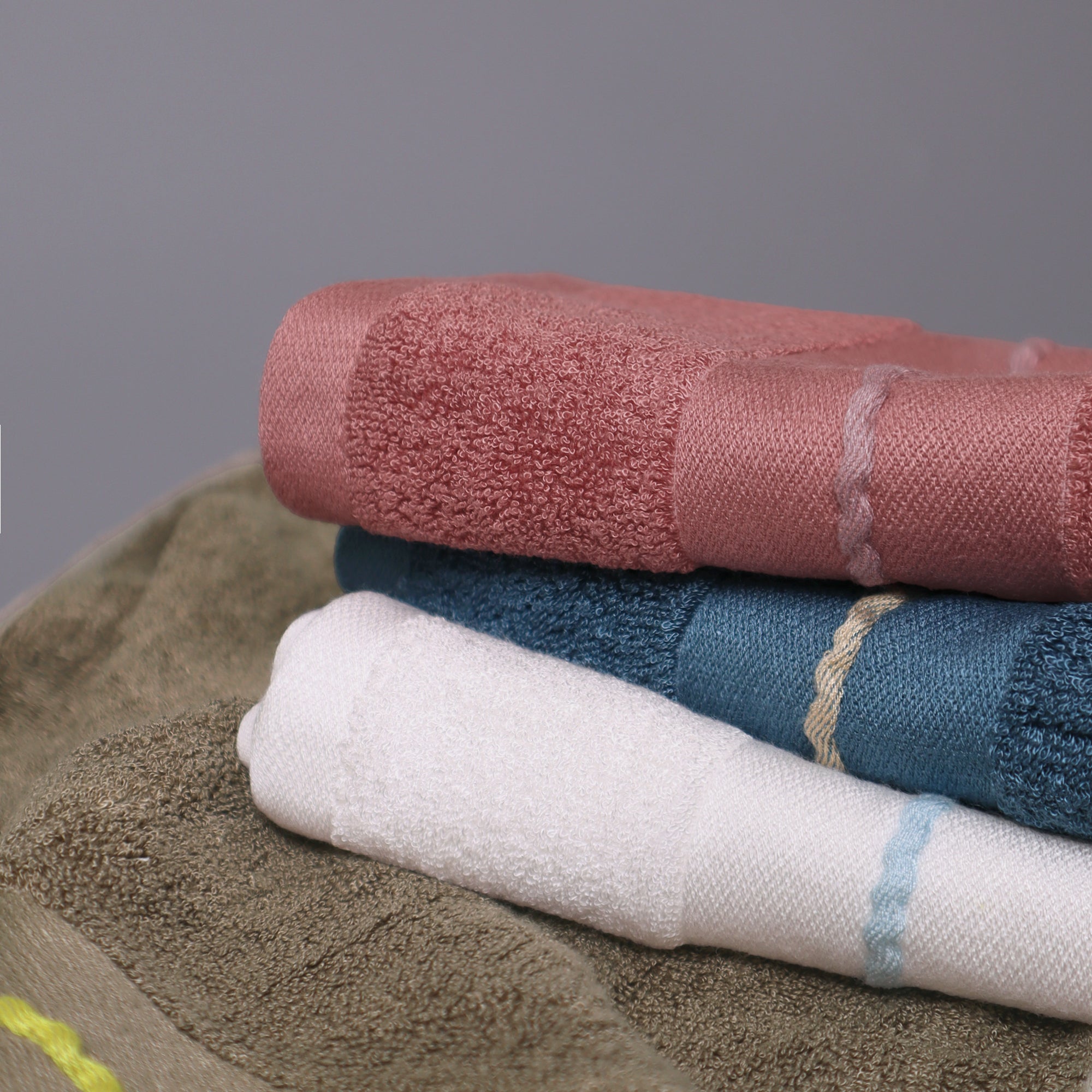 Premium Viscose Bamboo Washcloth Set - Pack of 4, 13x13 in Soft and Absorbent, Durable and Comfortable, Suitable for Body & Face, Baby and Adults