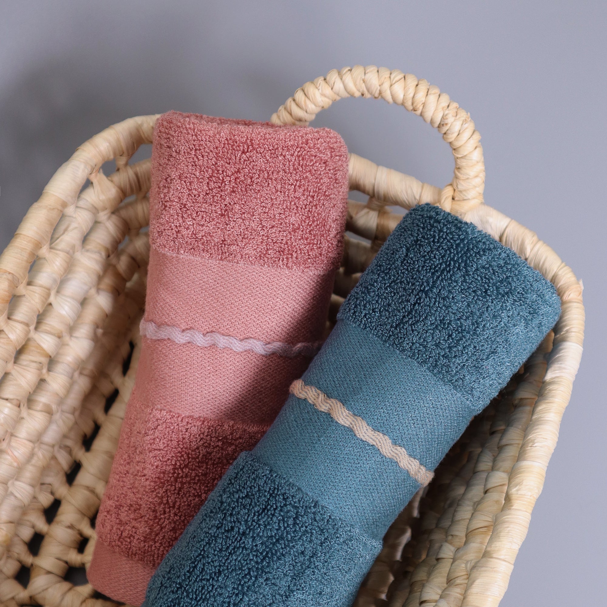 Premium Viscose Bamboo Washcloth Set - Pack of 4, 13x13 in Soft and Absorbent, Durable and Comfortable, Suitable for Body & Face, Baby and Adults