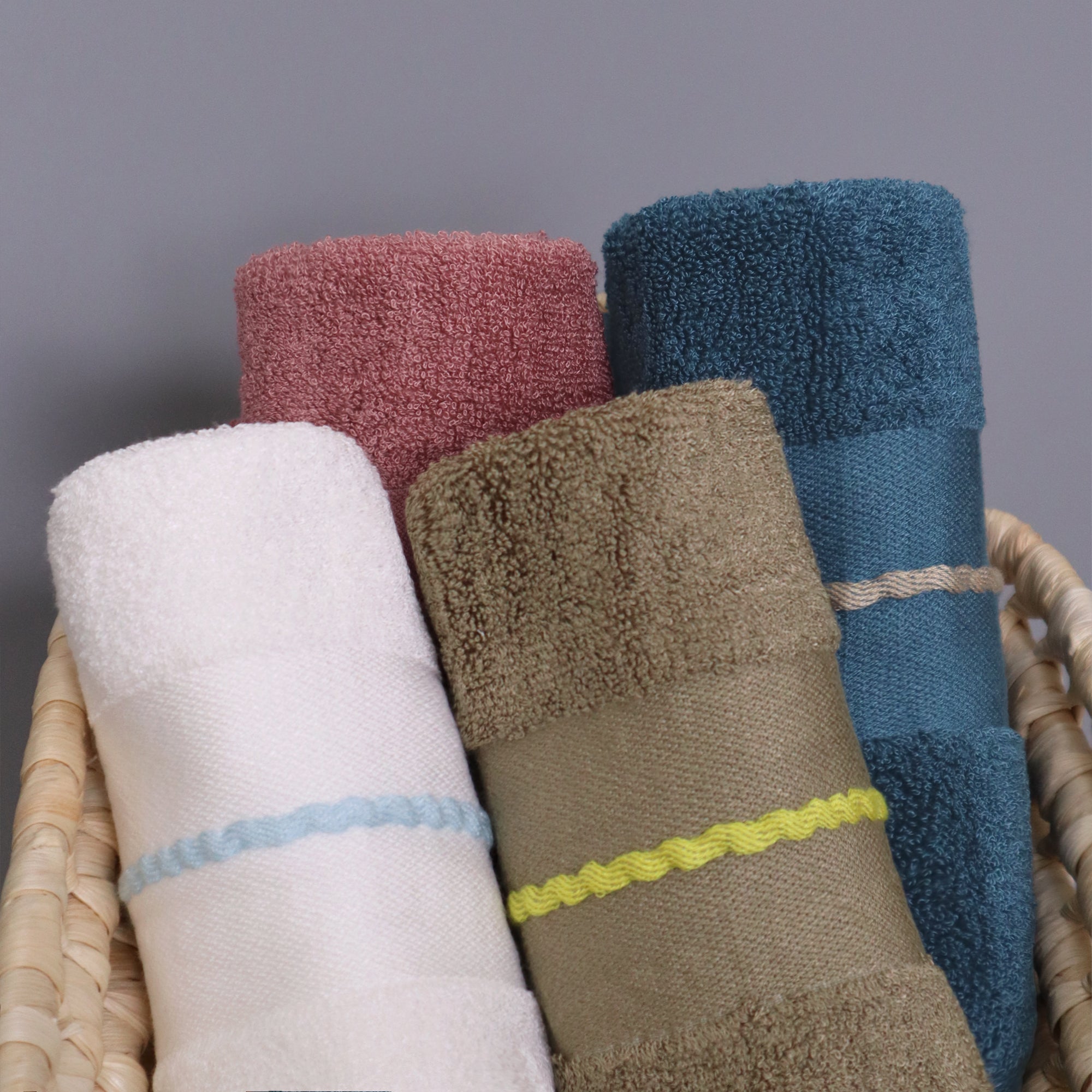 Premium Viscose Bamboo Washcloth Set - Pack of 4, 13x13 in Soft and Absorbent, Durable and Comfortable, Suitable for Body & Face, Baby and Adults
