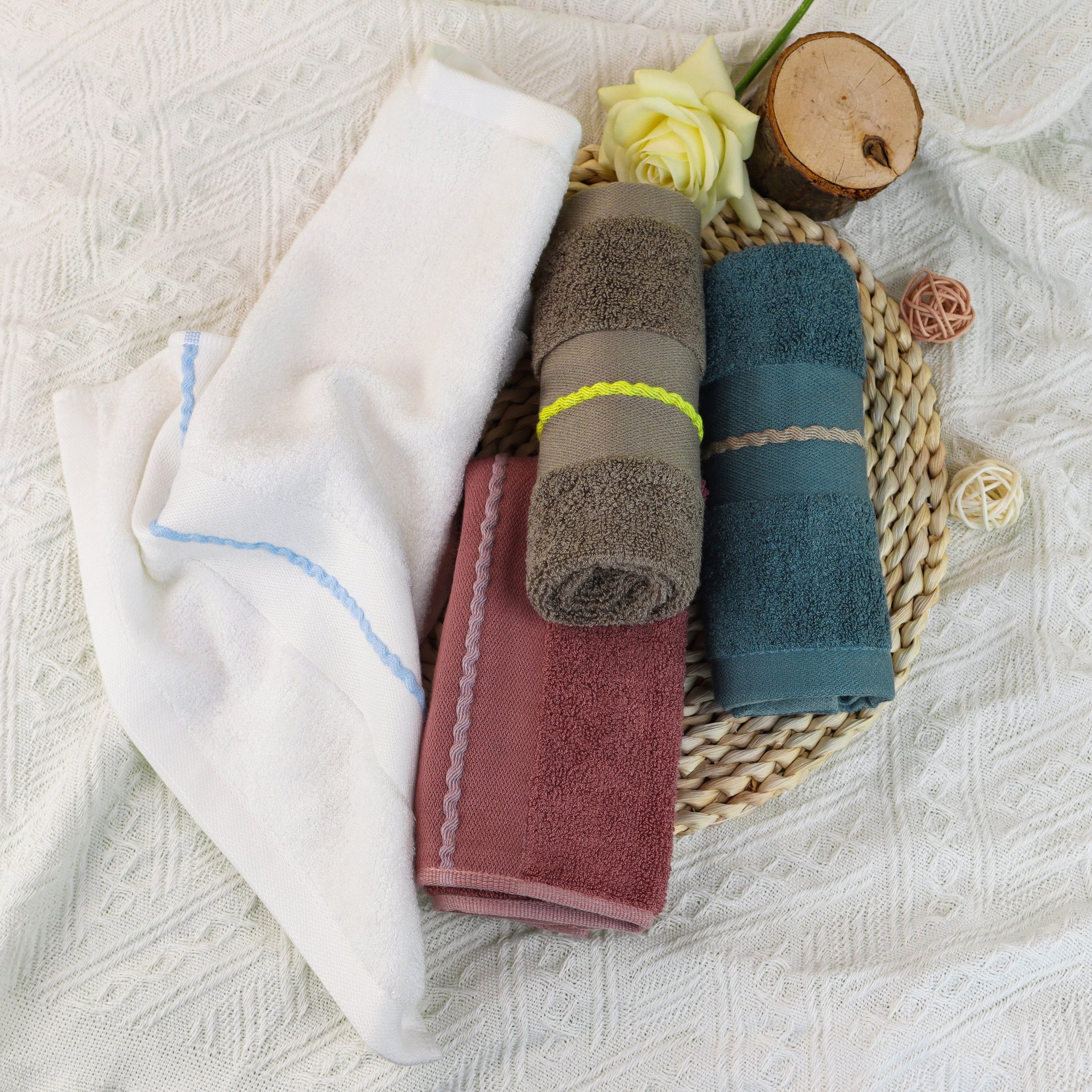 Premium Viscose Bamboo Washcloth Set - Pack of 4, 13x13 in Soft and Absorbent, Durable and Comfortable, Suitable for Body & Face, Baby and Adults