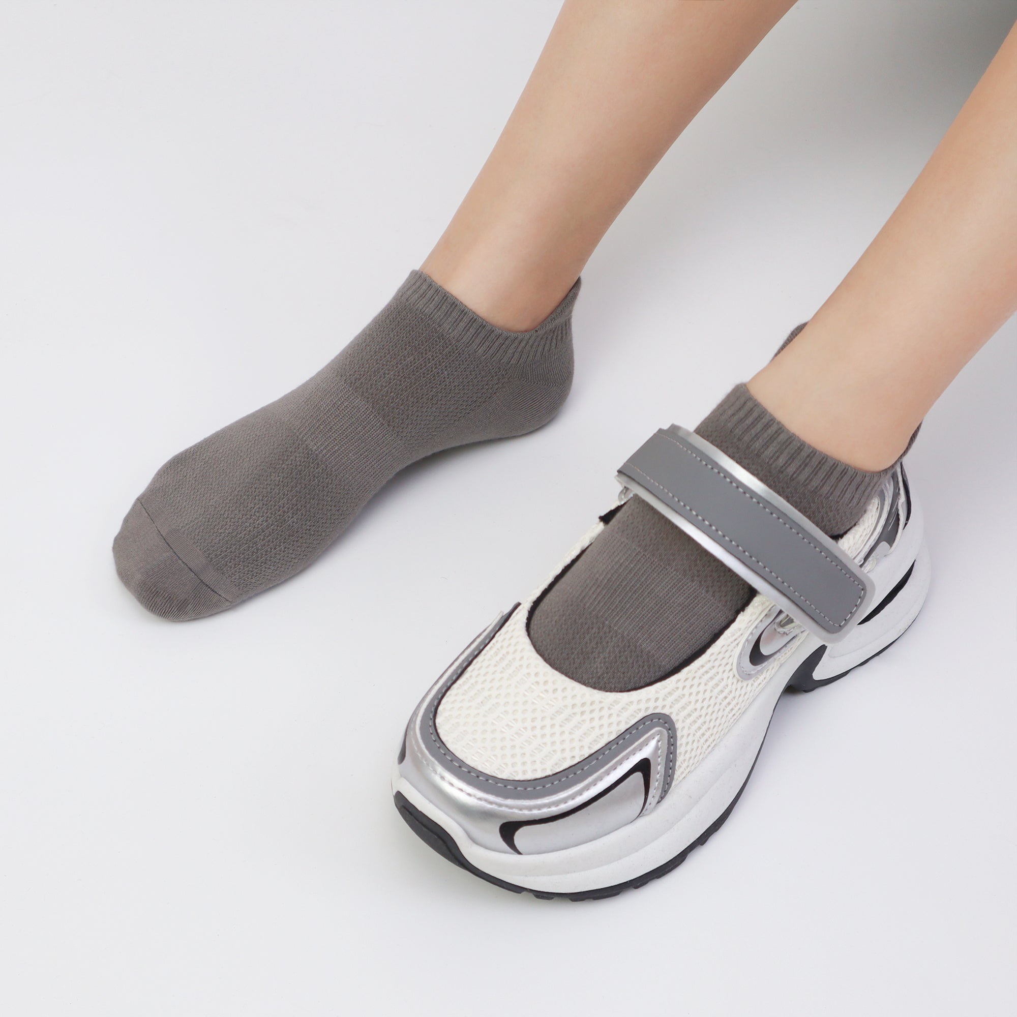 Women Ultra Thin Socks Bamboo Low Cut No Show Ventilating Low Ankle Anti Odor Arch Support Mesh Socks 5 Pairs